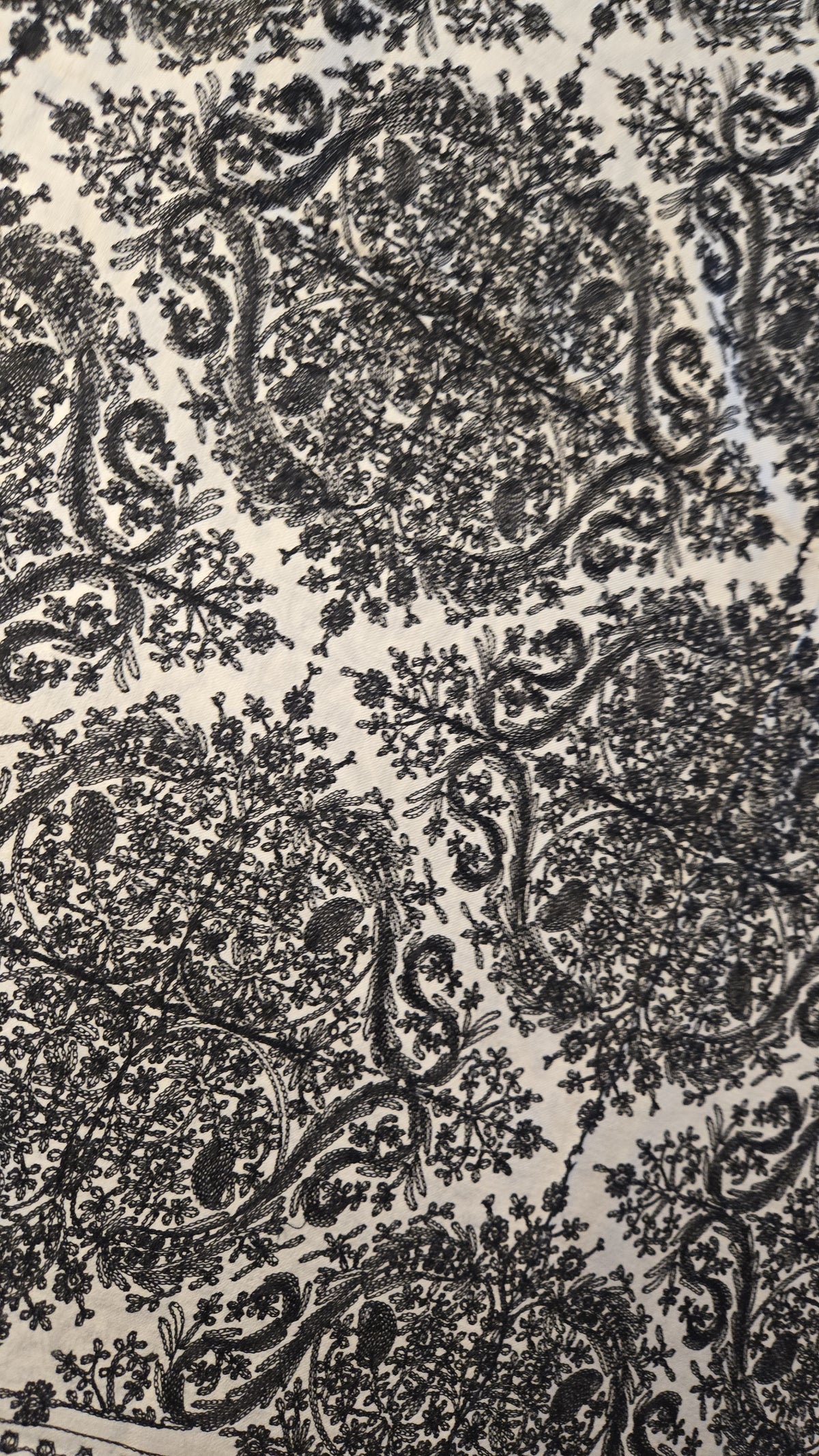 Handmade Kashmiri embroidery Pashmina Shawl: Wool black and white