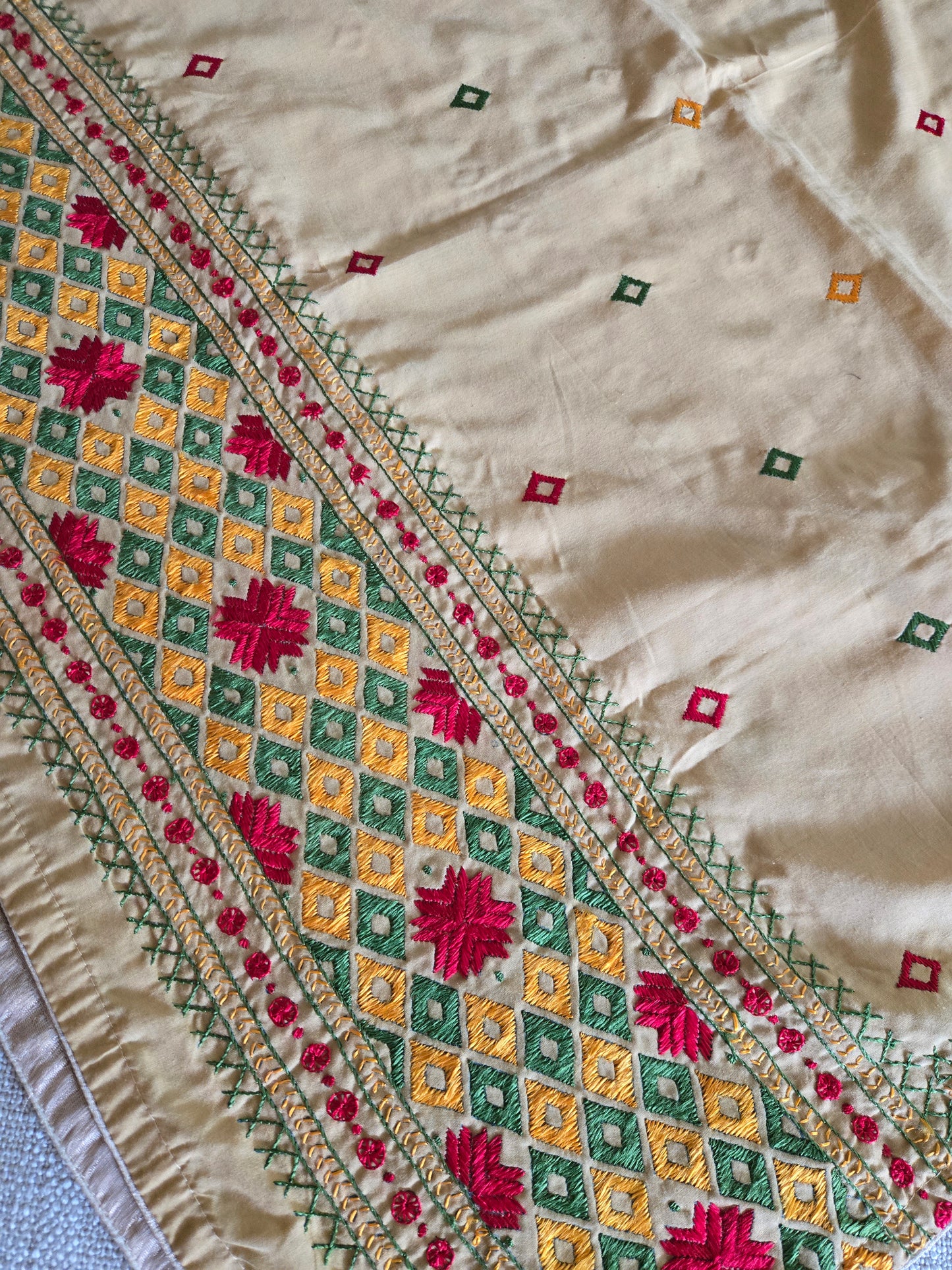 Handmade elegant Phulakari dupatta in beige colour thread work in pure cotton base traditionally made by rural Indian women of Punjab India