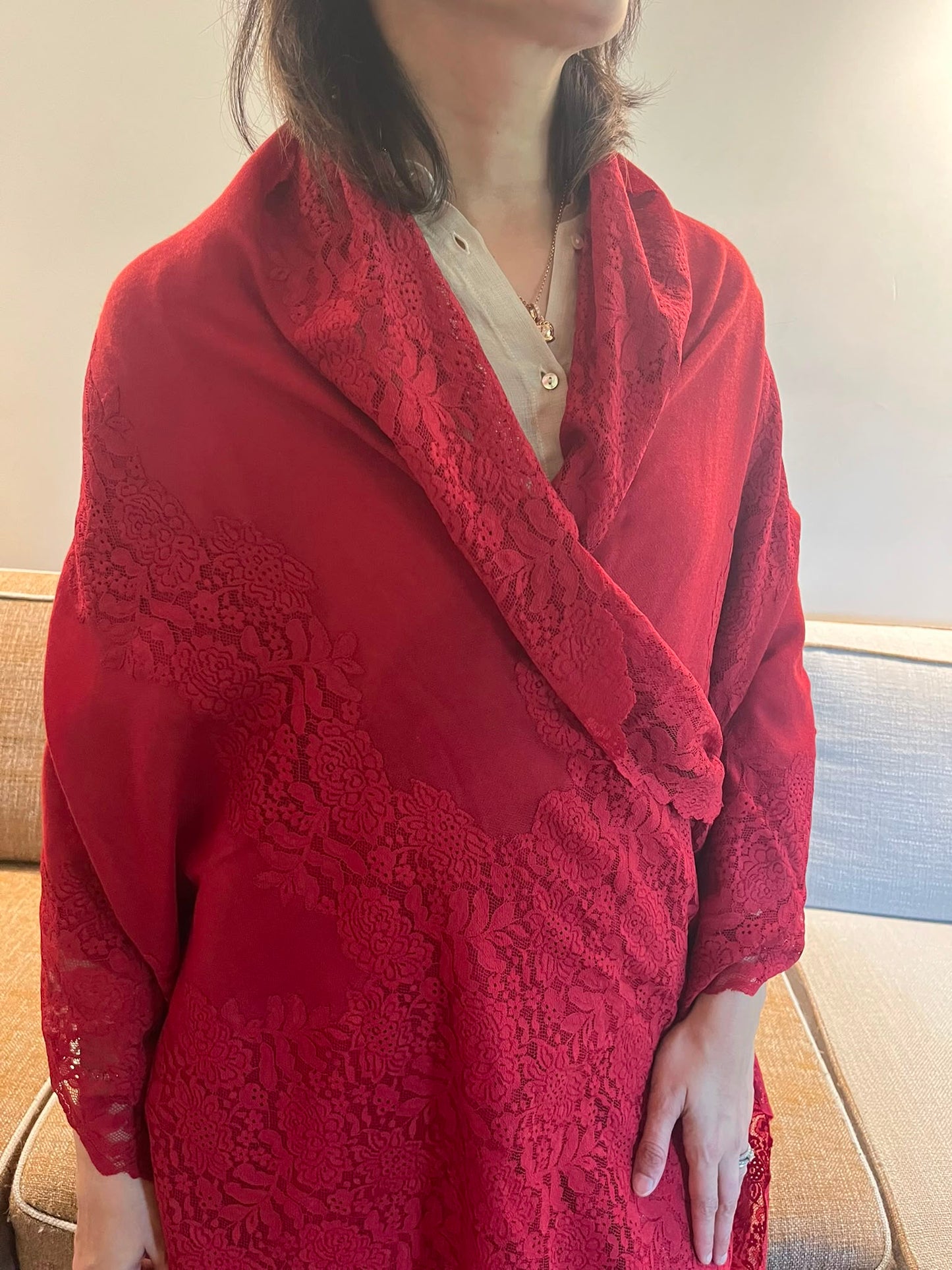 Handmade lace border Pashmina Stole: Artisanmade Shawl / Luxury Shawl