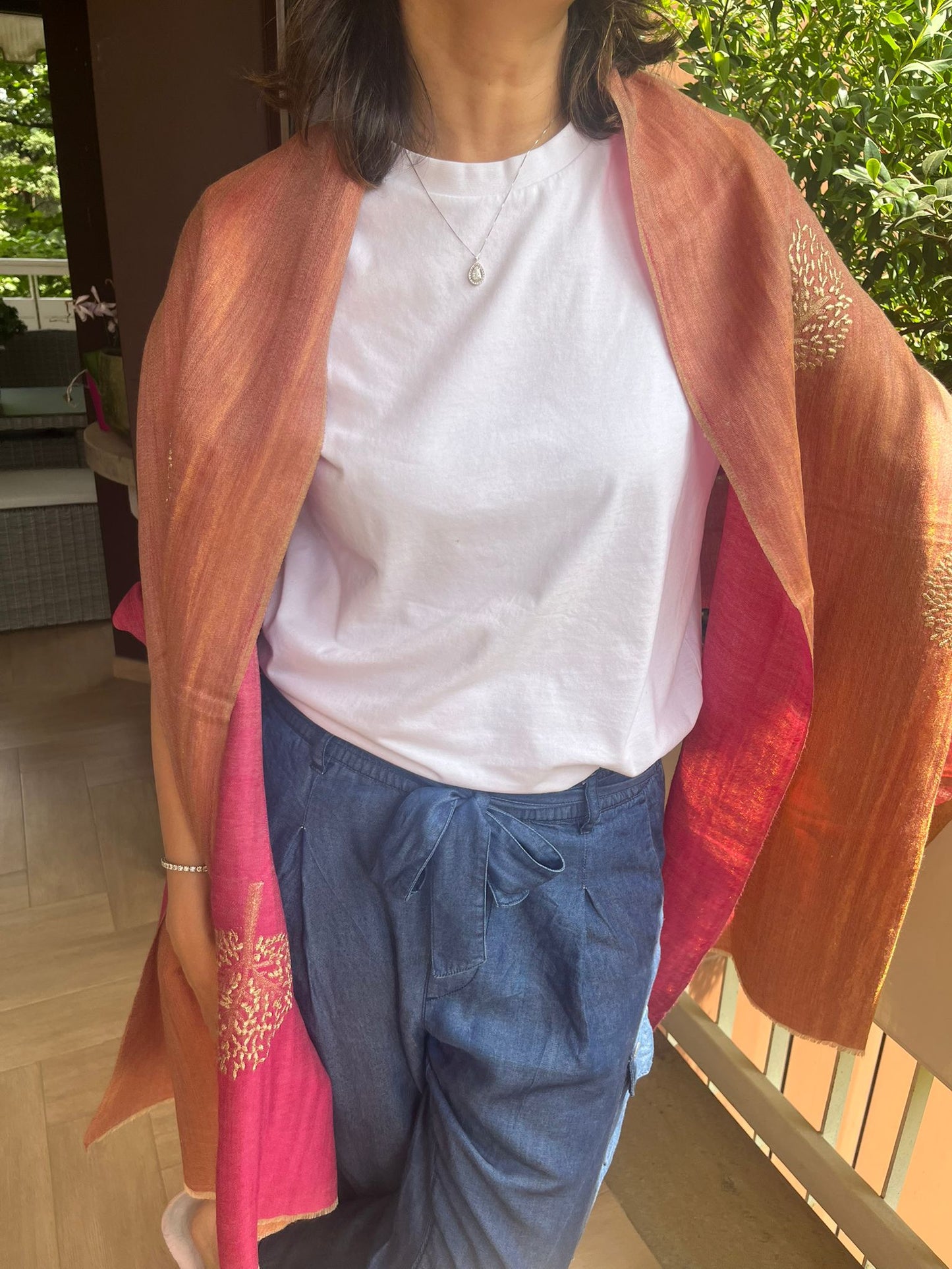 Beautiful double side .. two shades golden zari and  pink  Silk stole / scarf hand made perfect for all season . Very light and comfortable to carry