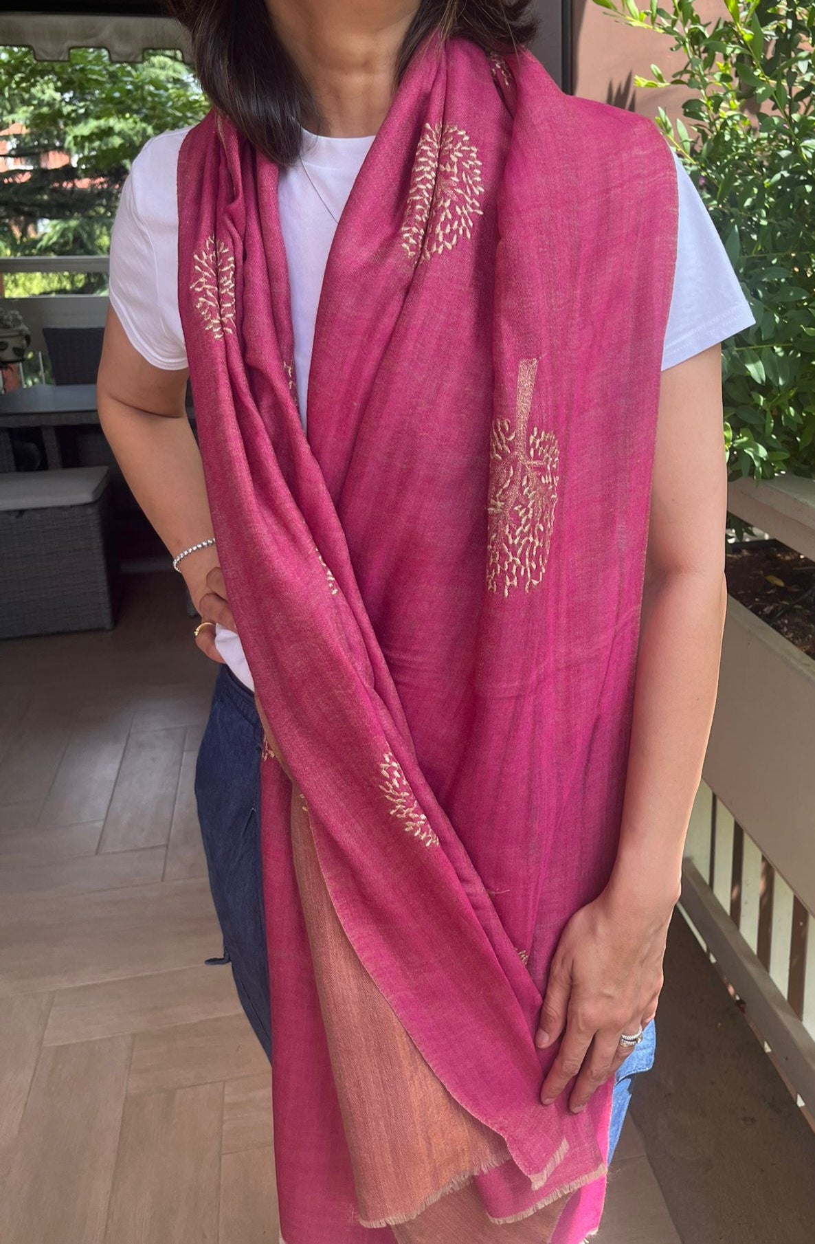 Beautiful double side .. two shades golden zari and  pink  Silk stole / scarf hand made perfect for all season . Very light and comfortable to carry
