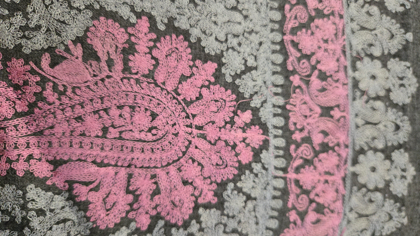 Handmade  Kashmiri embroidery  Pashmina Shawl:  Wool Paisley Scarf