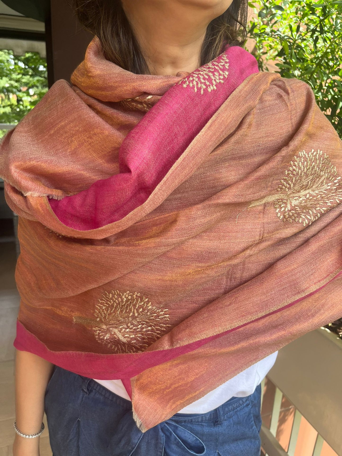 Beautiful double side .. two shades golden zari and  pink  Silk stole / scarf hand made perfect for all season . Very light and comfortable to carry