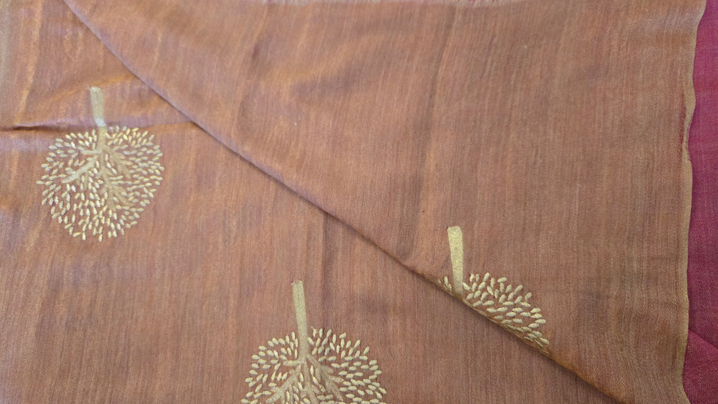 Beautiful double side .. two shades golden zari and  pink  Silk stole / scarf hand made perfect for all season . Very light and comfortable to carry