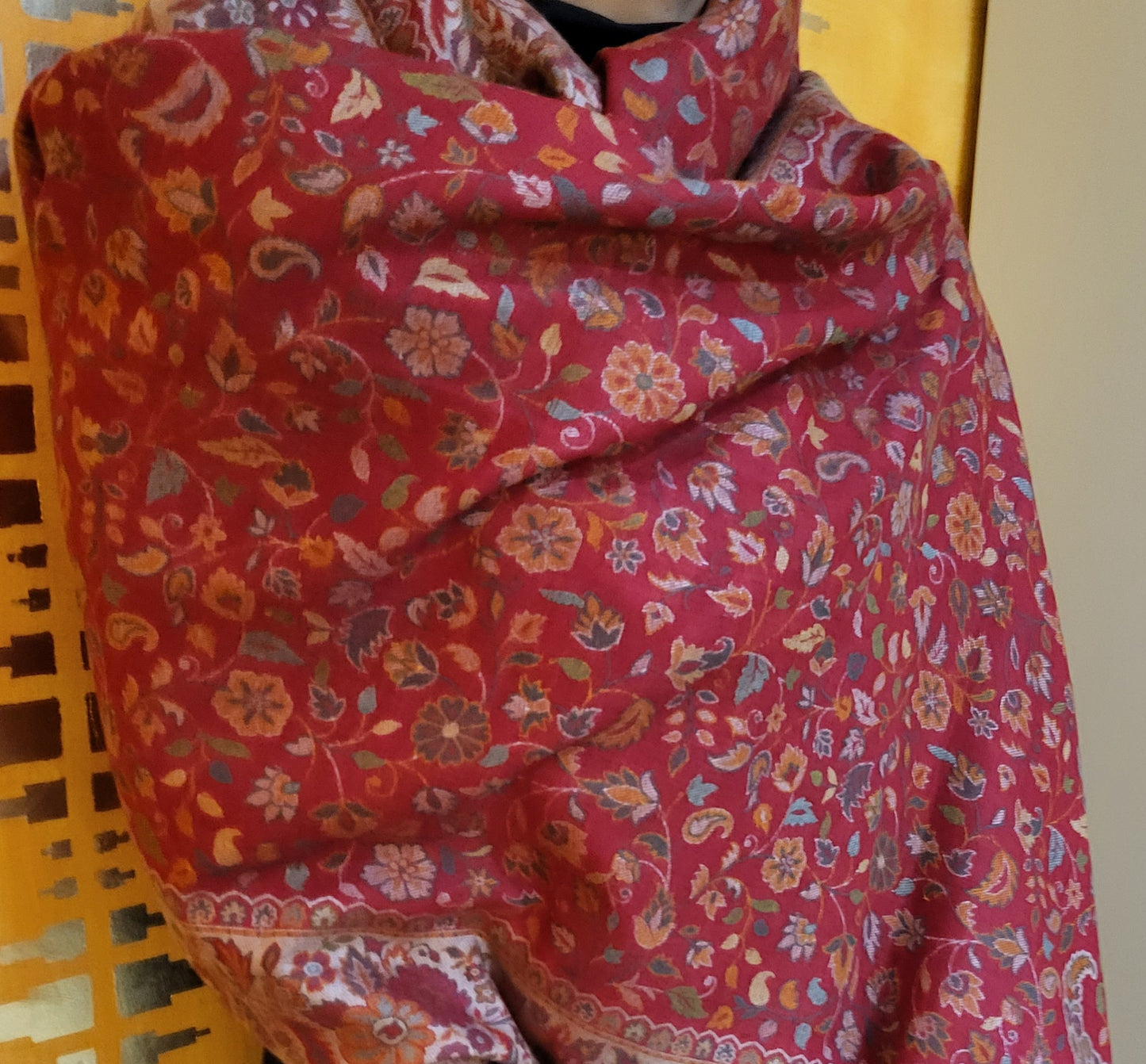 Indian handmade warm soft to touch light in Weight multicoloured Kanni Weave paisley design pashmina with blend of cashmere wool for women