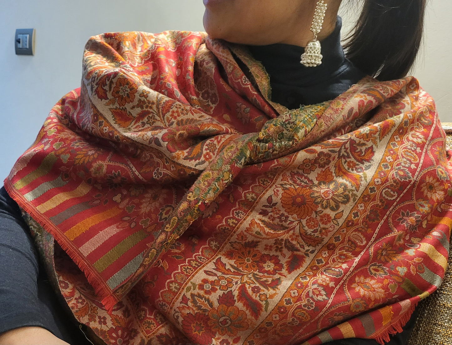 Indian handmade warm soft to touch light in Weight multicoloured Kanni Weave paisley design pashmina with blend of cashmere wool for women