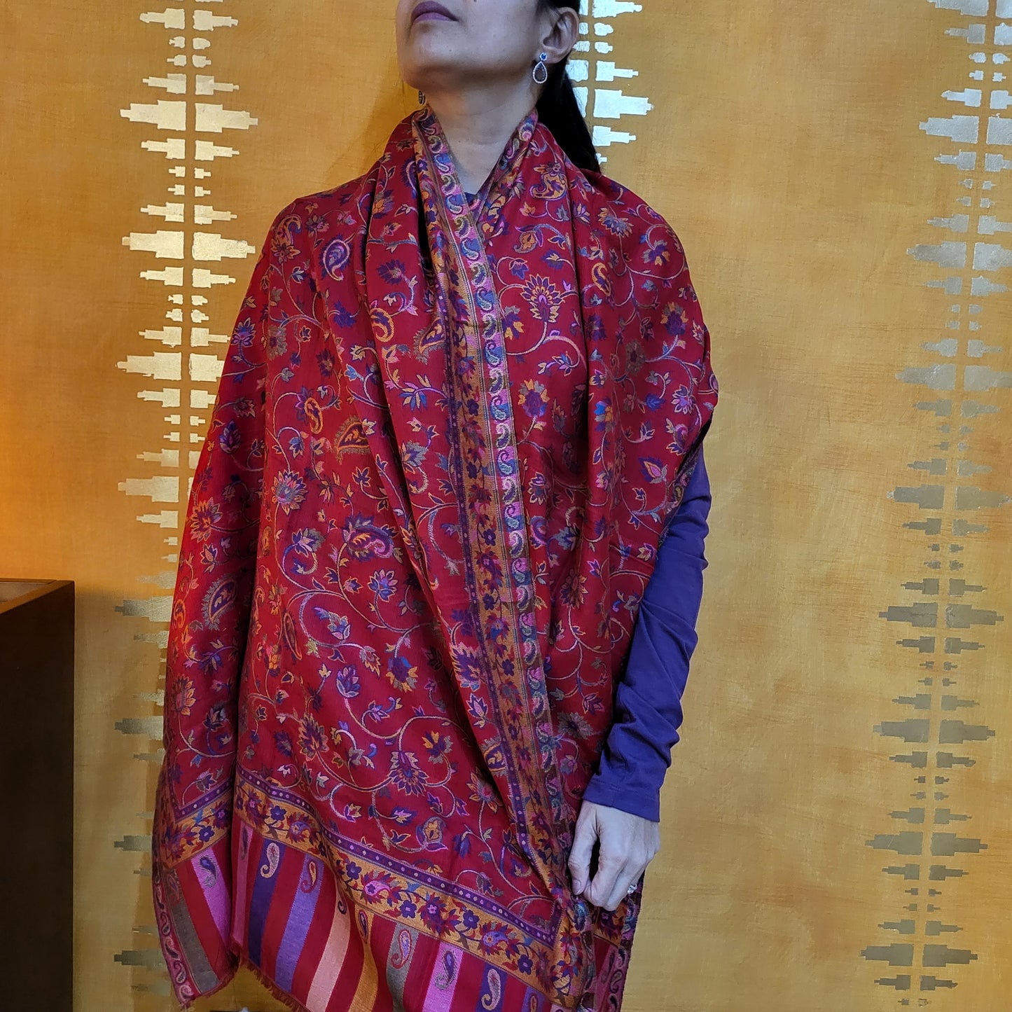 Indian handmade warm soft to touch light in Weight multicoloured Kani Weave paisley design pashmina with blend of cashmere wool for women